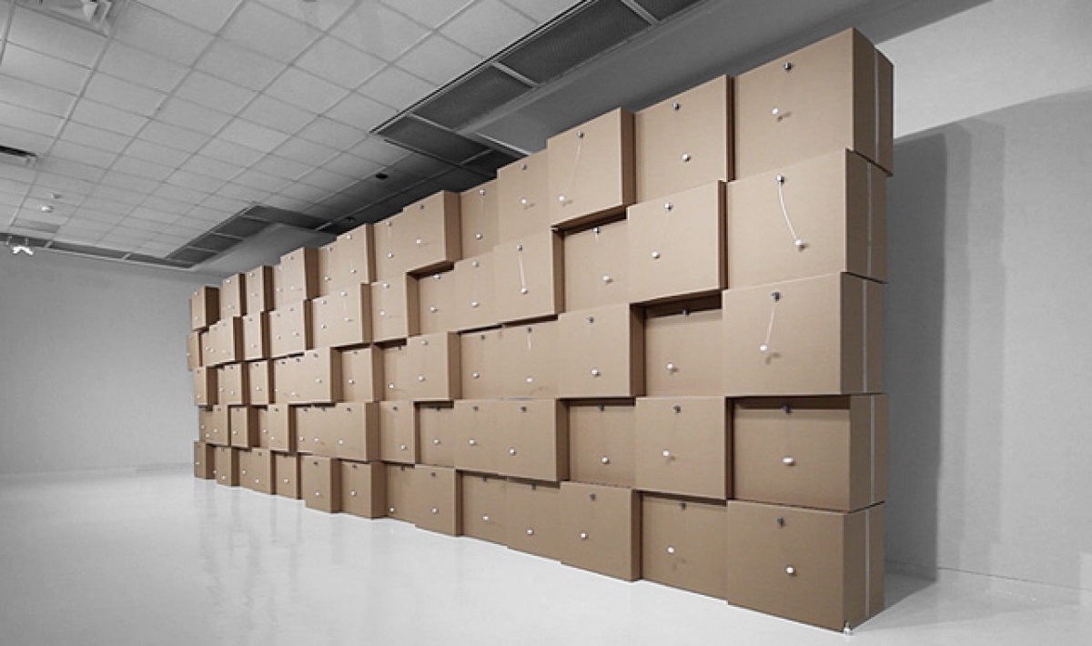 Maison des arts de Créteil - 80 prepered DC-motors, cotton balls, cardboard boxes