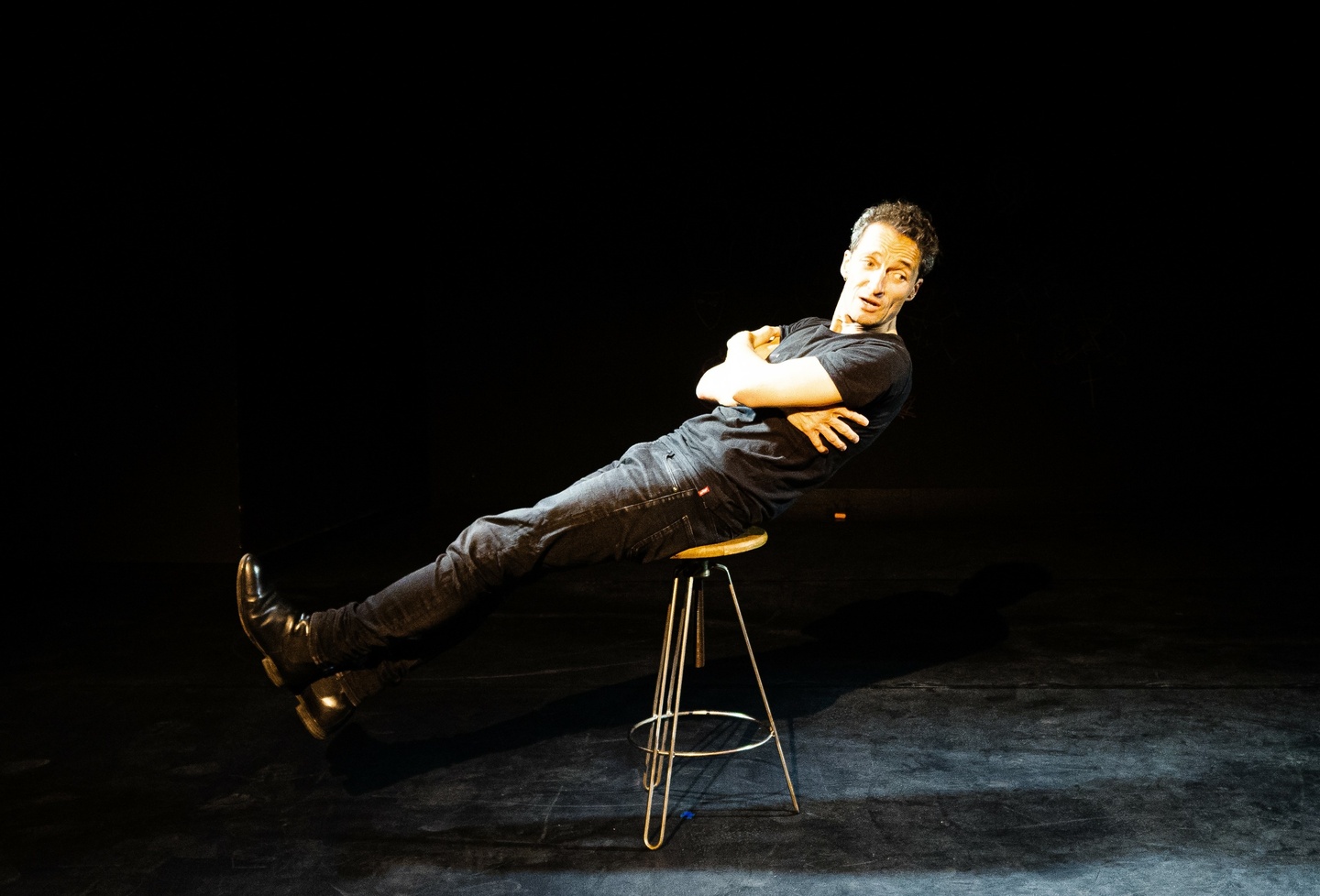 MAC - LE PREMIER SEXE ou la Grosse Arnaque de la virilité De et avec Mickael Delis ©Marie CharbonnierP5060069ml.jpg